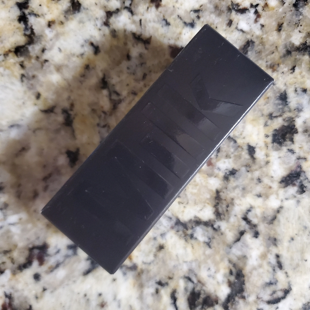Milk Makeup Pore Eclipse Oil Absorbing & Pore Blurring Stick - Picture 9 of 14